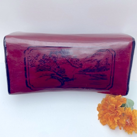 Chinese lacquered pillow Vintage Asian mountain and tree print design - Picture 2 of 16